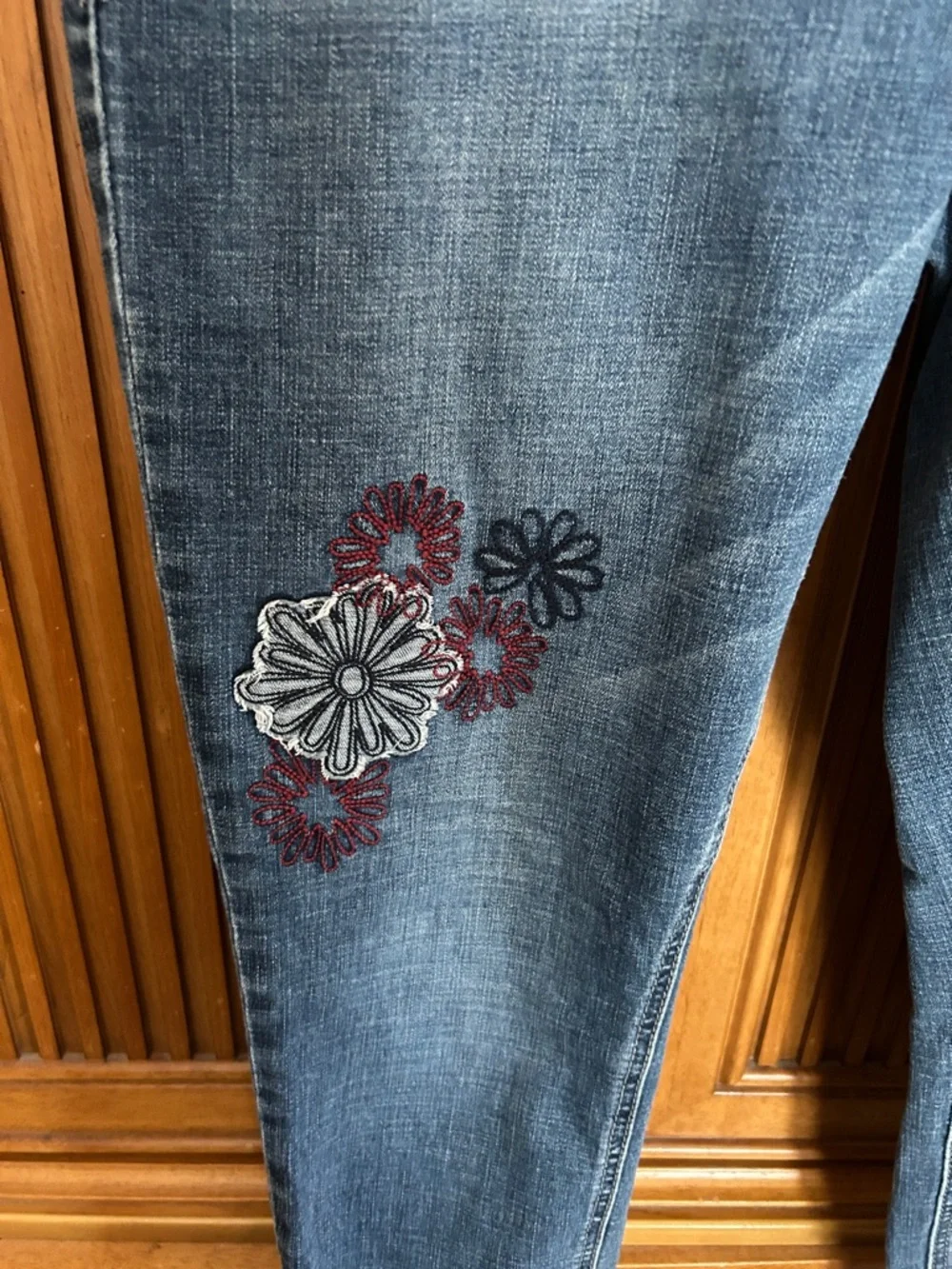 Seven7 Blue Embroidered Cropped Women’s Jeans - Picture 2 of 10
